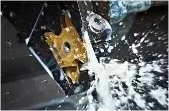 防止切削液發(fā)臭，還鋁合金壓鑄車間一個(gè)良好的環(huán)境